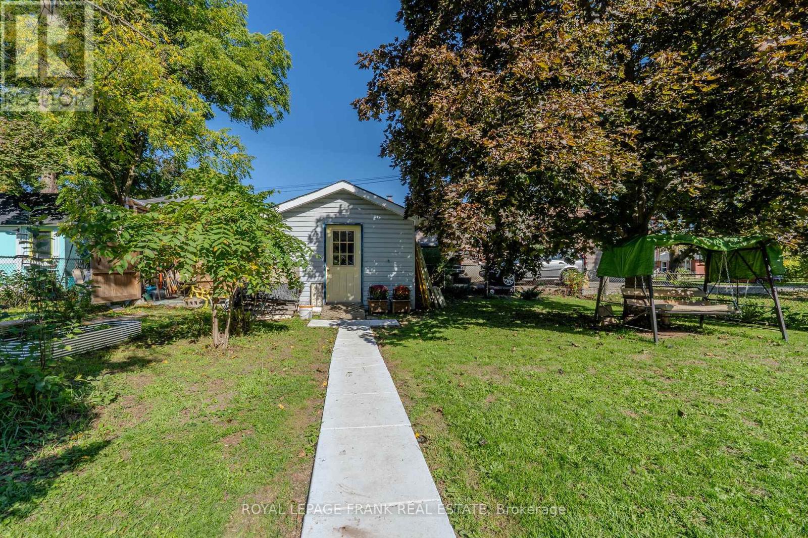 32 Melbourne Street E, Kawartha Lakes (Lindsay), Ontario  K9V 1X7 - Photo 34 - X12442244