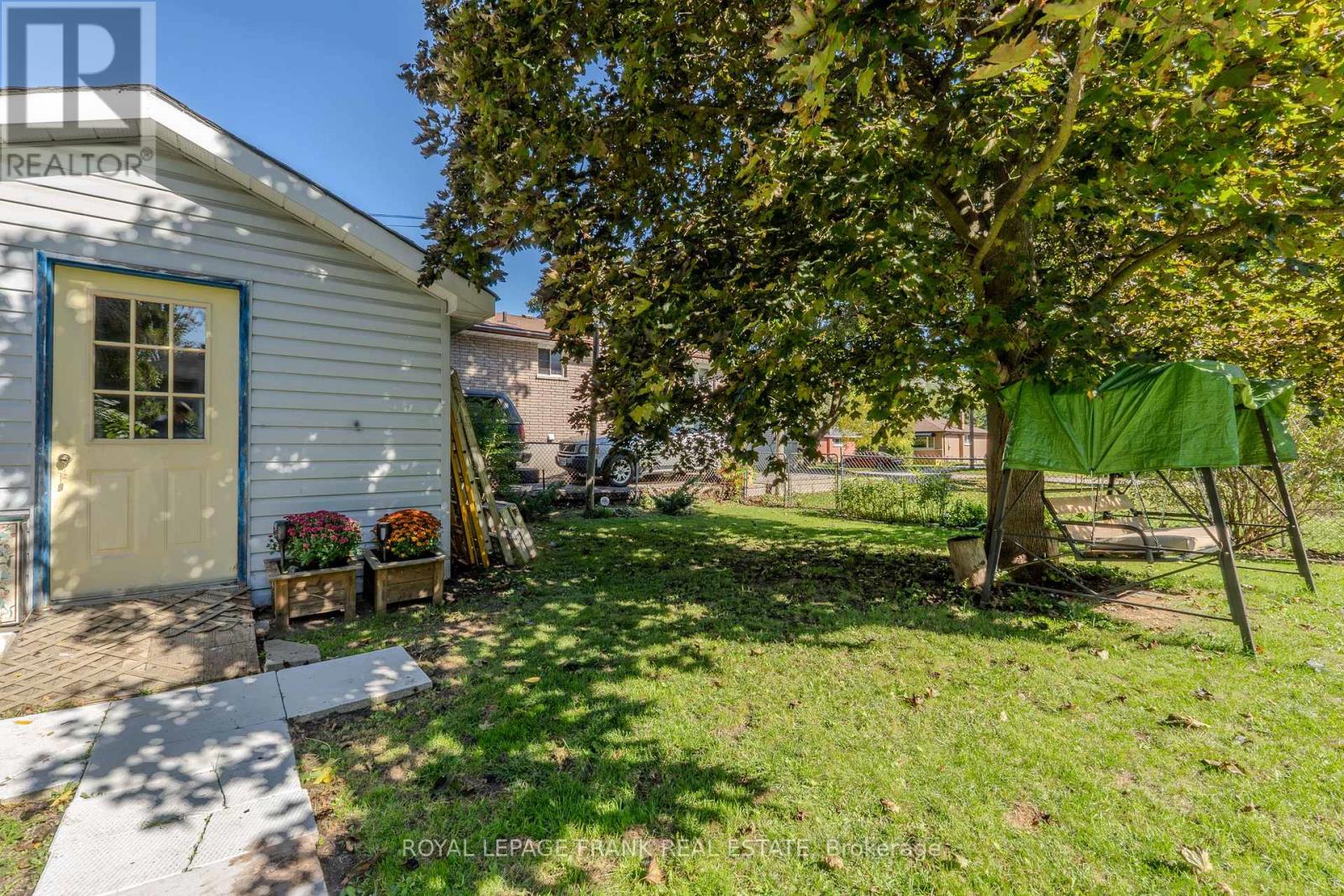 32 Melbourne Street E, Kawartha Lakes (Lindsay), Ontario  K9V 1X7 - Photo 35 - X12442244