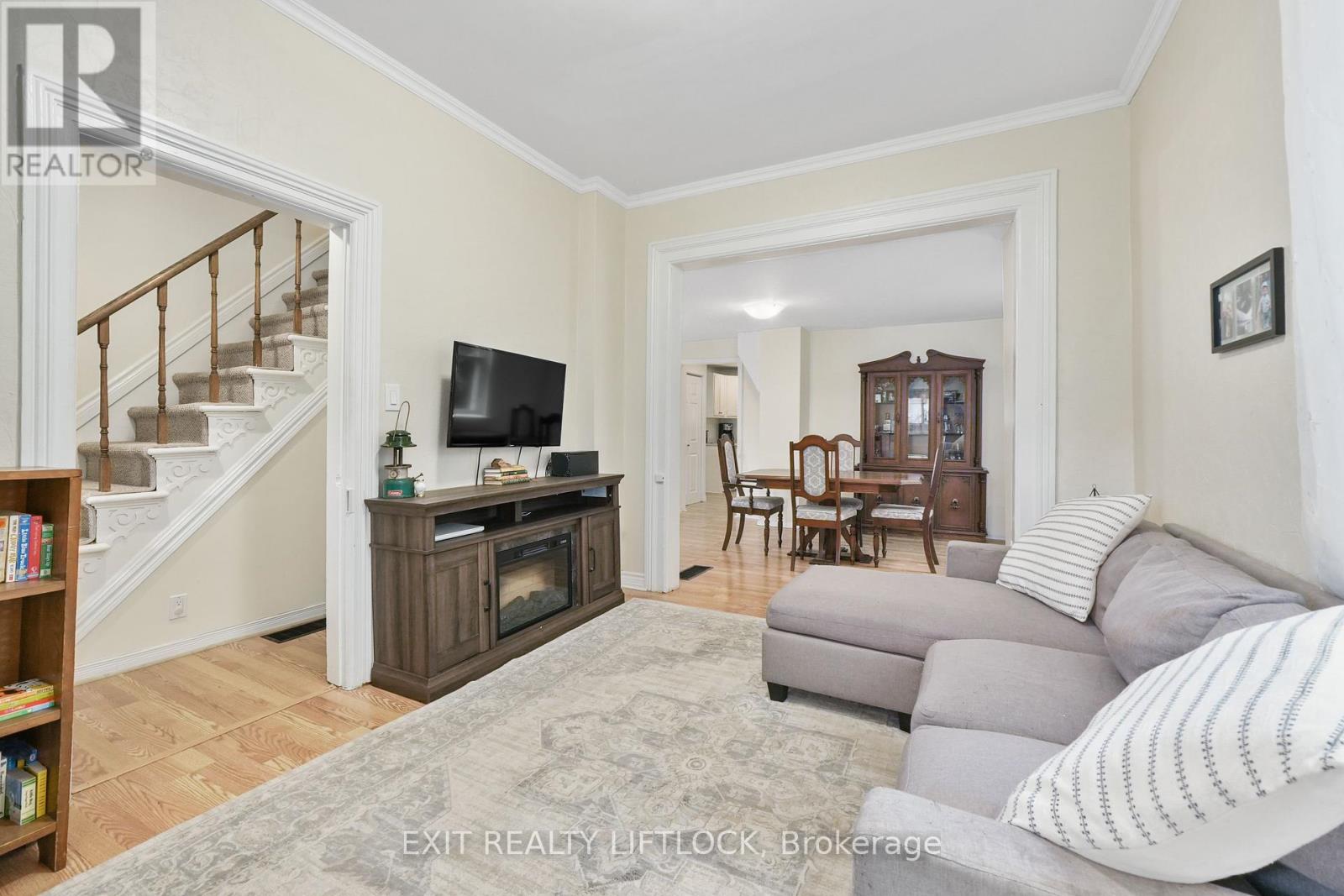 378 London Street, Peterborough Central (North), Ontario  K9H 2Z8 - Photo 12 - X12442245