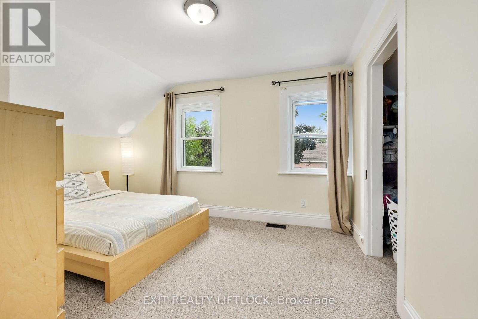 378 London Street, Peterborough Central (North), Ontario  K9H 2Z8 - Photo 15 - X12442245