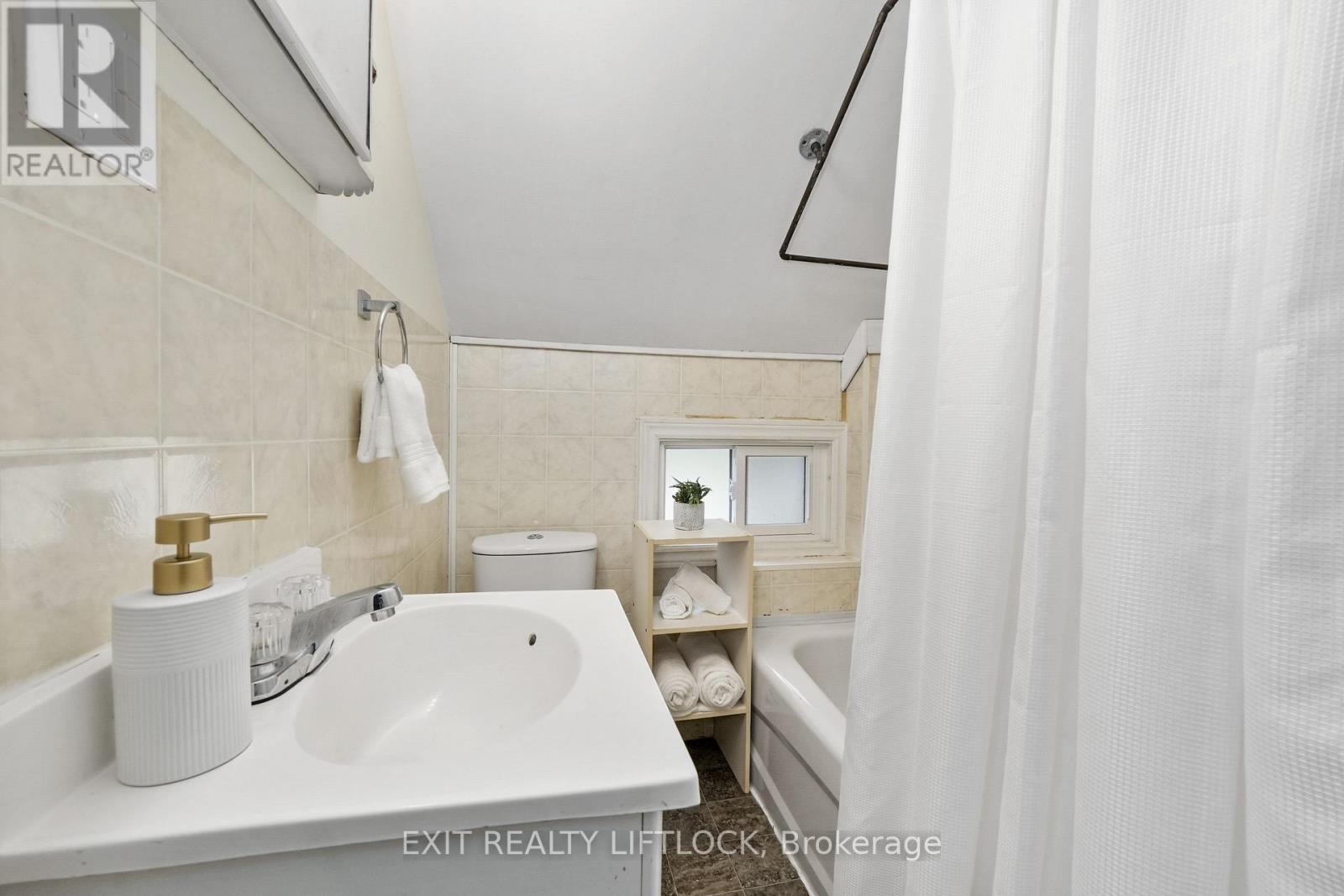 378 London Street, Peterborough Central (North), Ontario  K9H 2Z8 - Photo 20 - X12442245