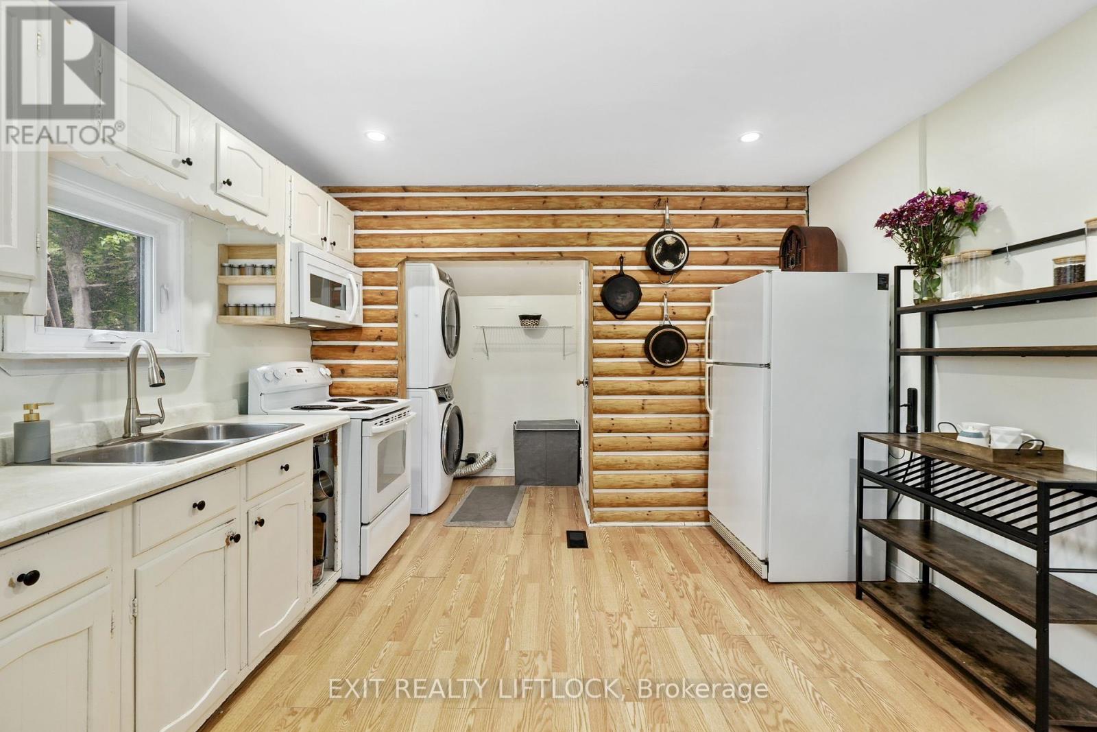 378 London Street, Peterborough Central (North), Ontario  K9H 2Z8 - Photo 4 - X12442245