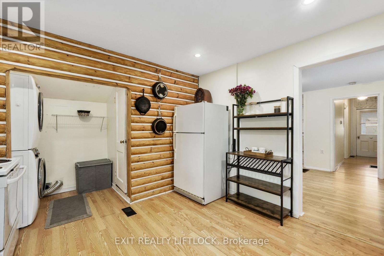 378 London Street, Peterborough Central (North), Ontario  K9H 2Z8 - Photo 6 - X12442245