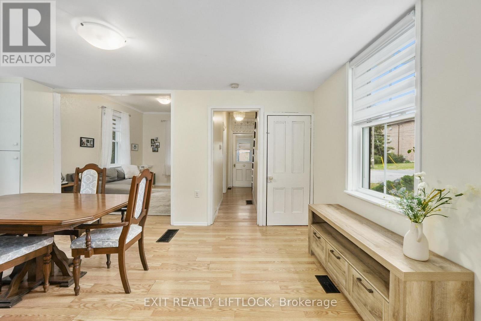 378 London Street, Peterborough Central (North), Ontario  K9H 2Z8 - Photo 8 - X12442245