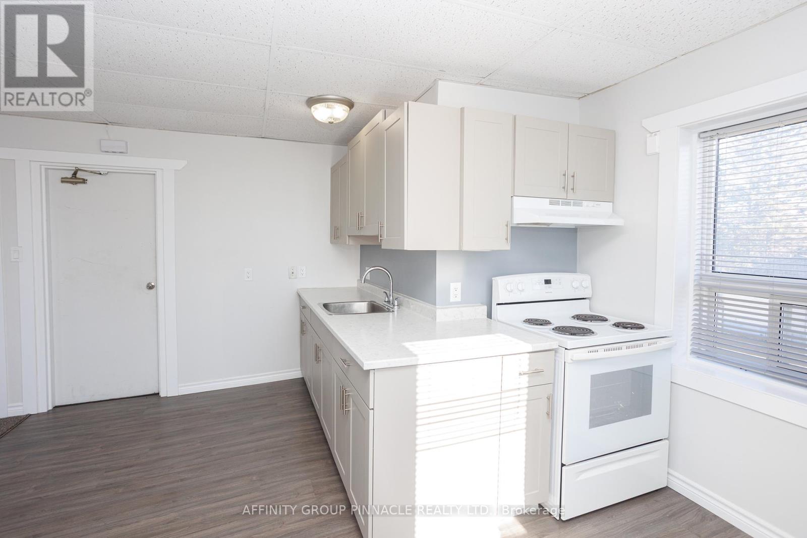 16 St David Street, Kawartha Lakes (Lindsay), Ontario  K9V 1N1 - Photo 11 - X12442495