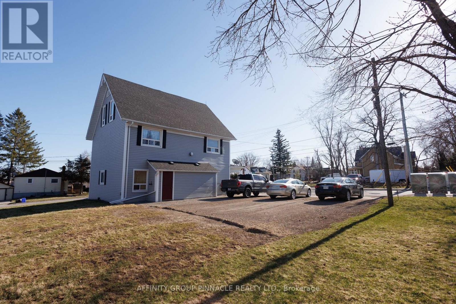 16 St David Street, Kawartha Lakes (Lindsay), Ontario  K9V 1N1 - Photo 5 - X12442495
