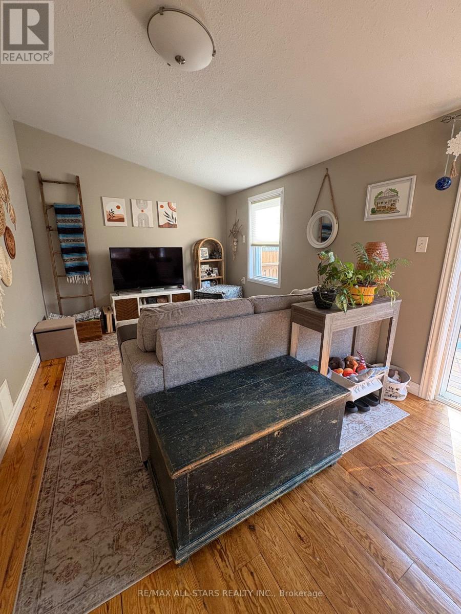 147 Lake Street, Peterborough (Town Ward 3), Ontario  K9J 2H2 - Photo 10 - X12442497