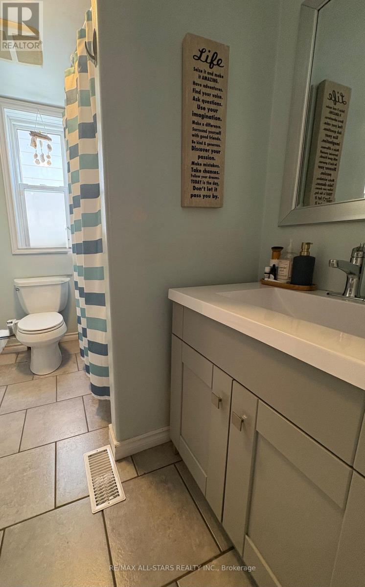 147 Lake Street, Peterborough (Town Ward 3), Ontario  K9J 2H2 - Photo 11 - X12442497