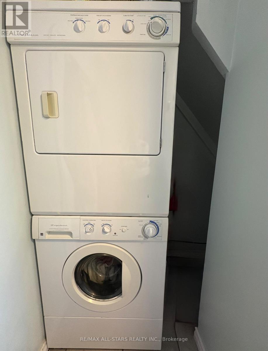 147 Lake Street, Peterborough (Town Ward 3), Ontario  K9J 2H2 - Photo 13 - X12442497