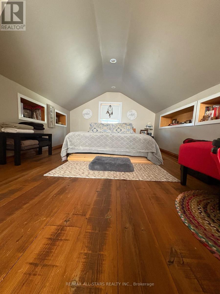 147 Lake Street, Peterborough (Town Ward 3), Ontario  K9J 2H2 - Photo 18 - X12442497