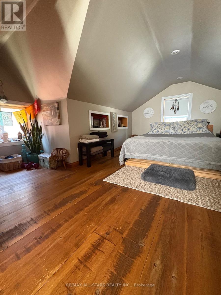 147 Lake Street, Peterborough (Town Ward 3), Ontario  K9J 2H2 - Photo 19 - X12442497