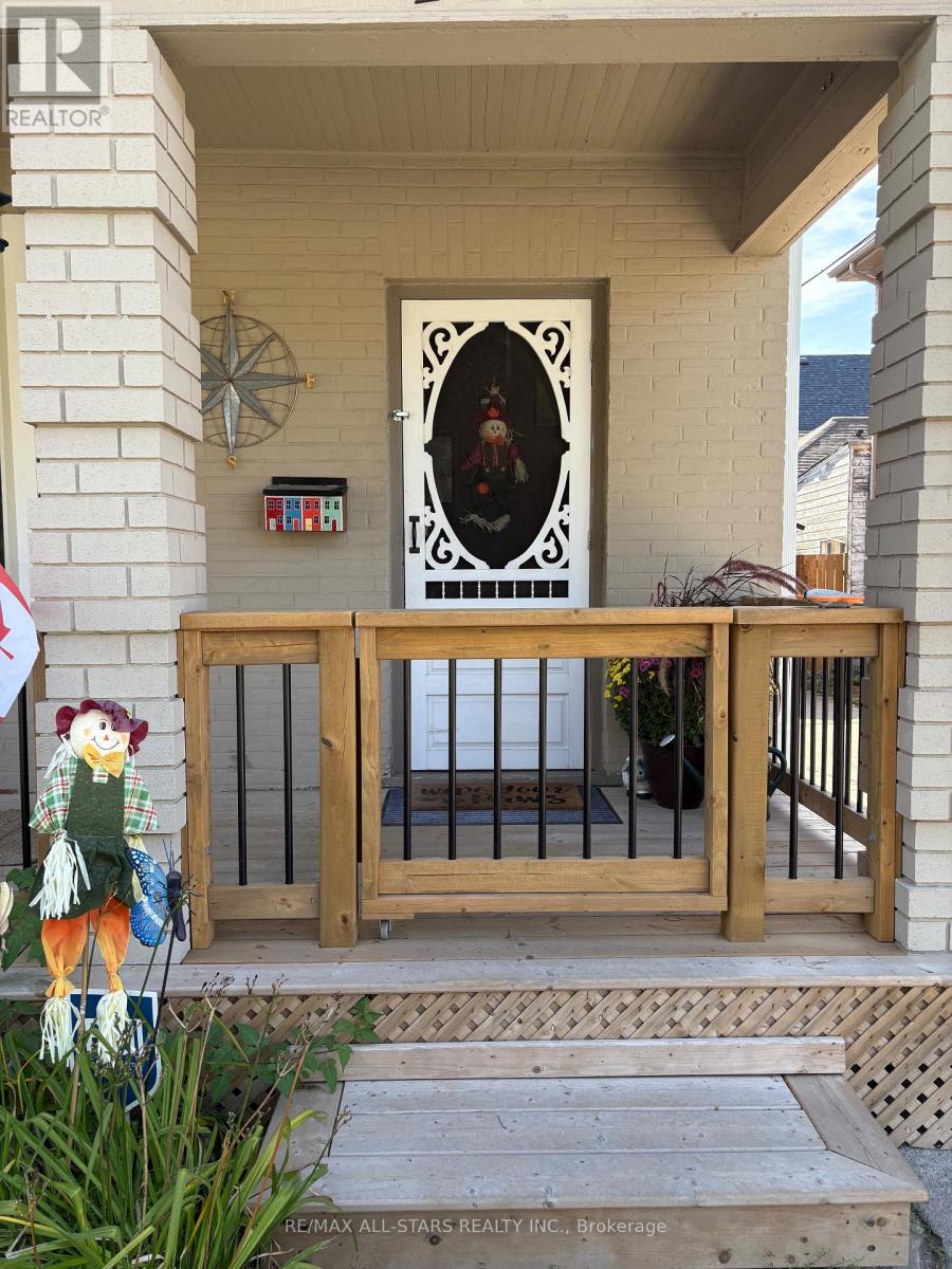 147 Lake Street, Peterborough (Town Ward 3), Ontario  K9J 2H2 - Photo 2 - X12442497