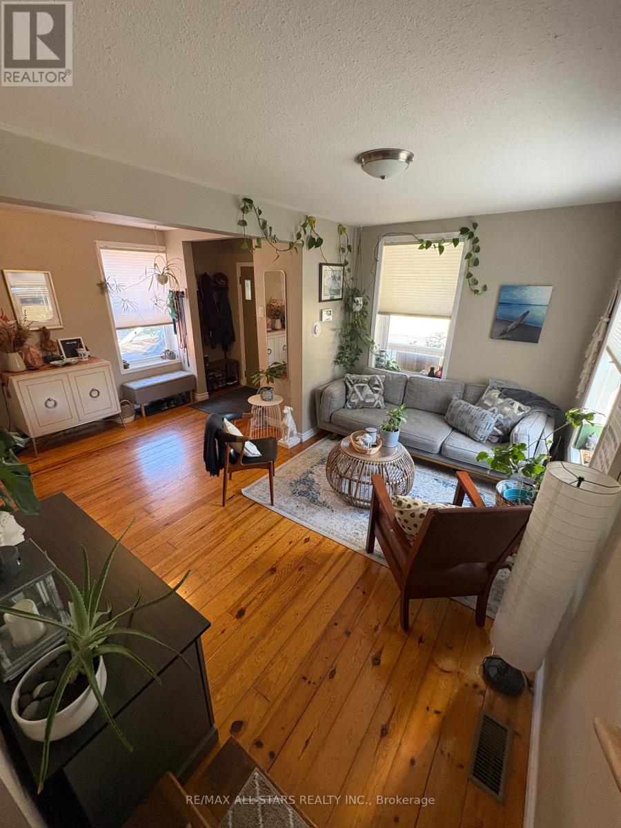 147 Lake Street, Peterborough (Town Ward 3), Ontario  K9J 2H2 - Photo 4 - X12442497