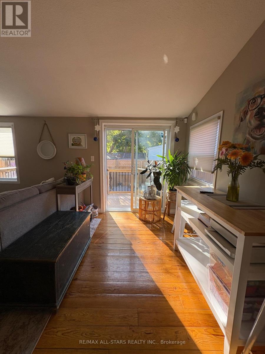 147 Lake Street, Peterborough (Town Ward 3), Ontario  K9J 2H2 - Photo 7 - X12442497