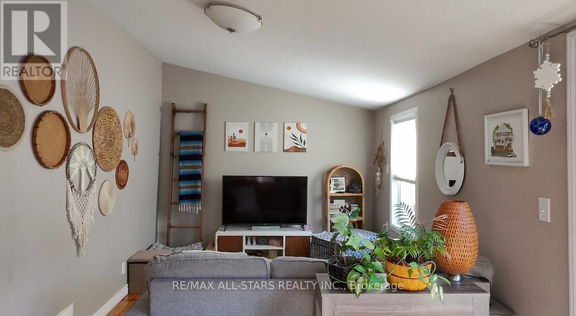 147 Lake Street, Peterborough (Town Ward 3), Ontario  K9J 2H2 - Photo 9 - X12442497