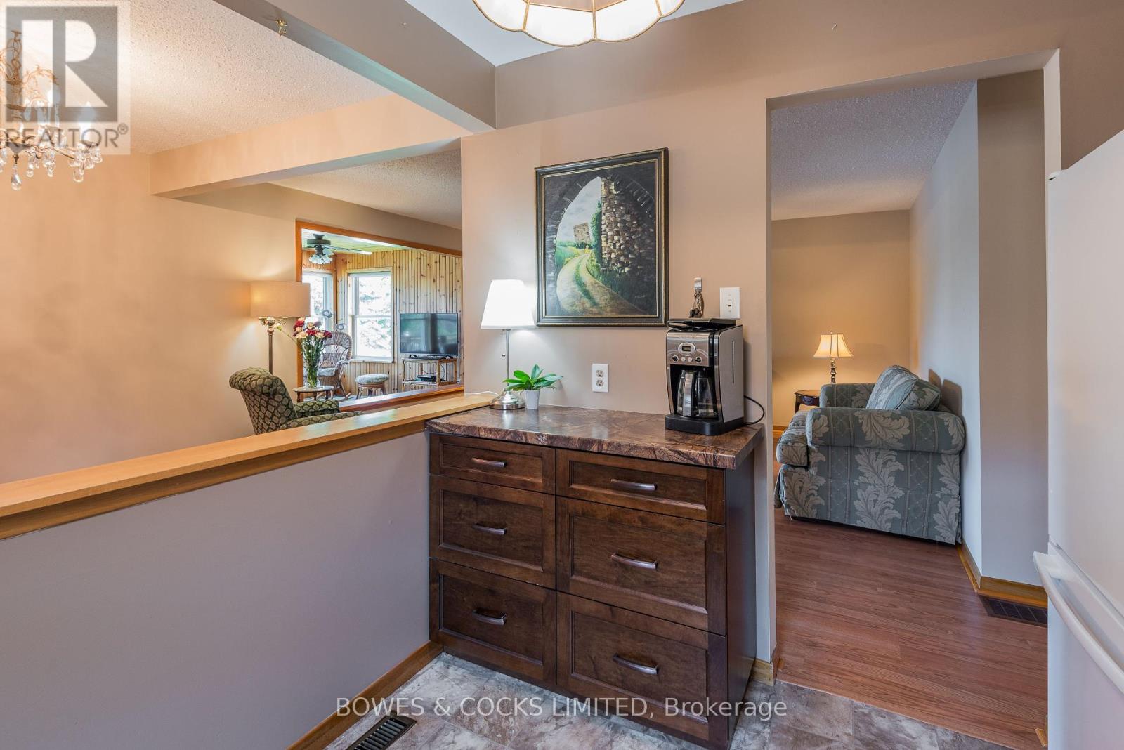 274 Sherin Avenue, Peterborough (Ashburnham Ward 4), Ontario  K9J 1B6 - Photo 6 - X12442561