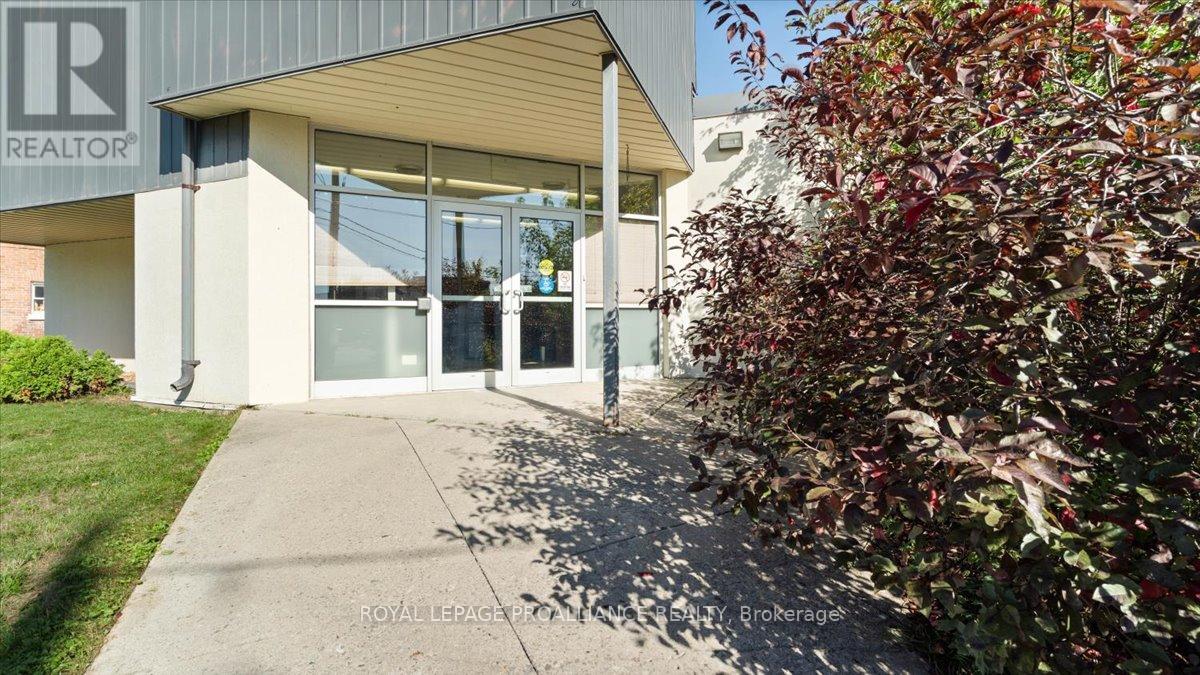 27 Doxsee Avenue N, Trent Hills (Campbellford), Ontario  K0L 1L0 - Photo 2 - X12442585