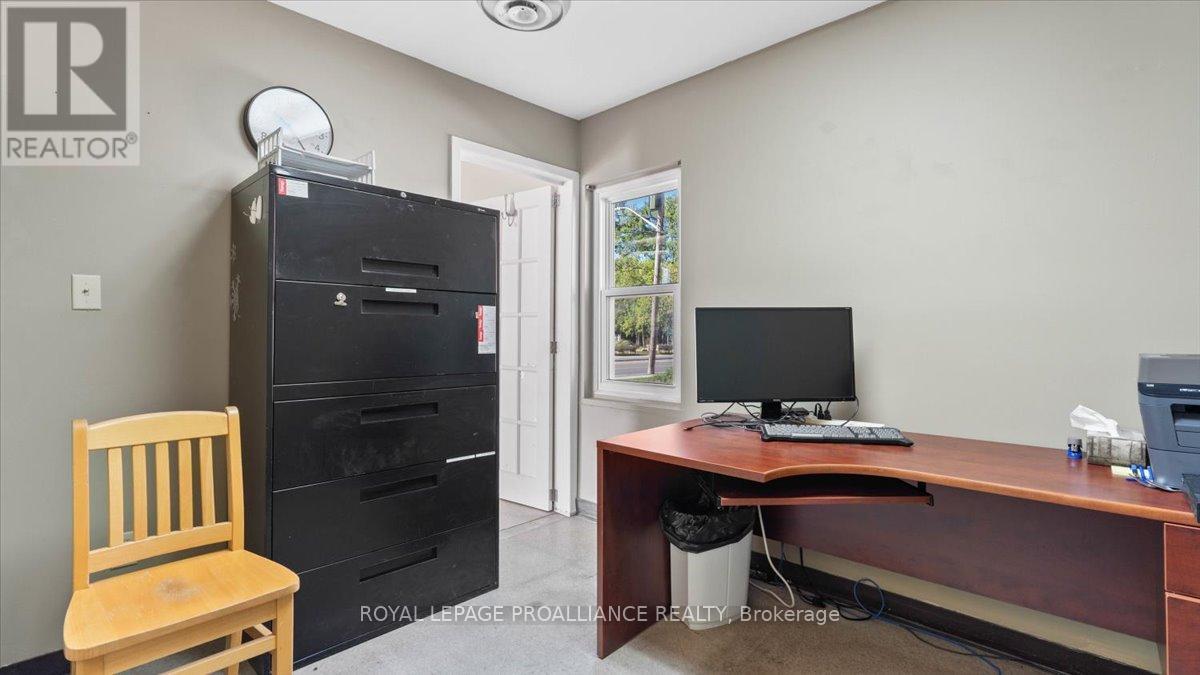 27 Doxsee Avenue N, Trent Hills (Campbellford), Ontario  K0L 1L0 - Photo 23 - X12442585