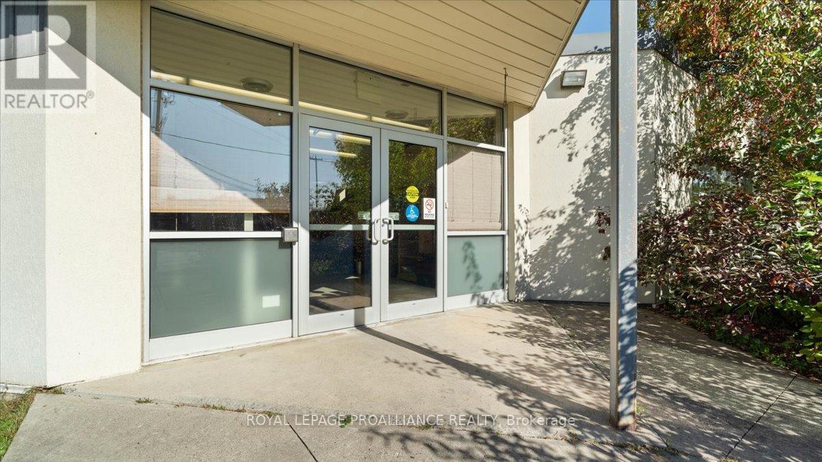 27 Doxsee Avenue N, Trent Hills (Campbellford), Ontario  K0L 1L0 - Photo 3 - X12442585