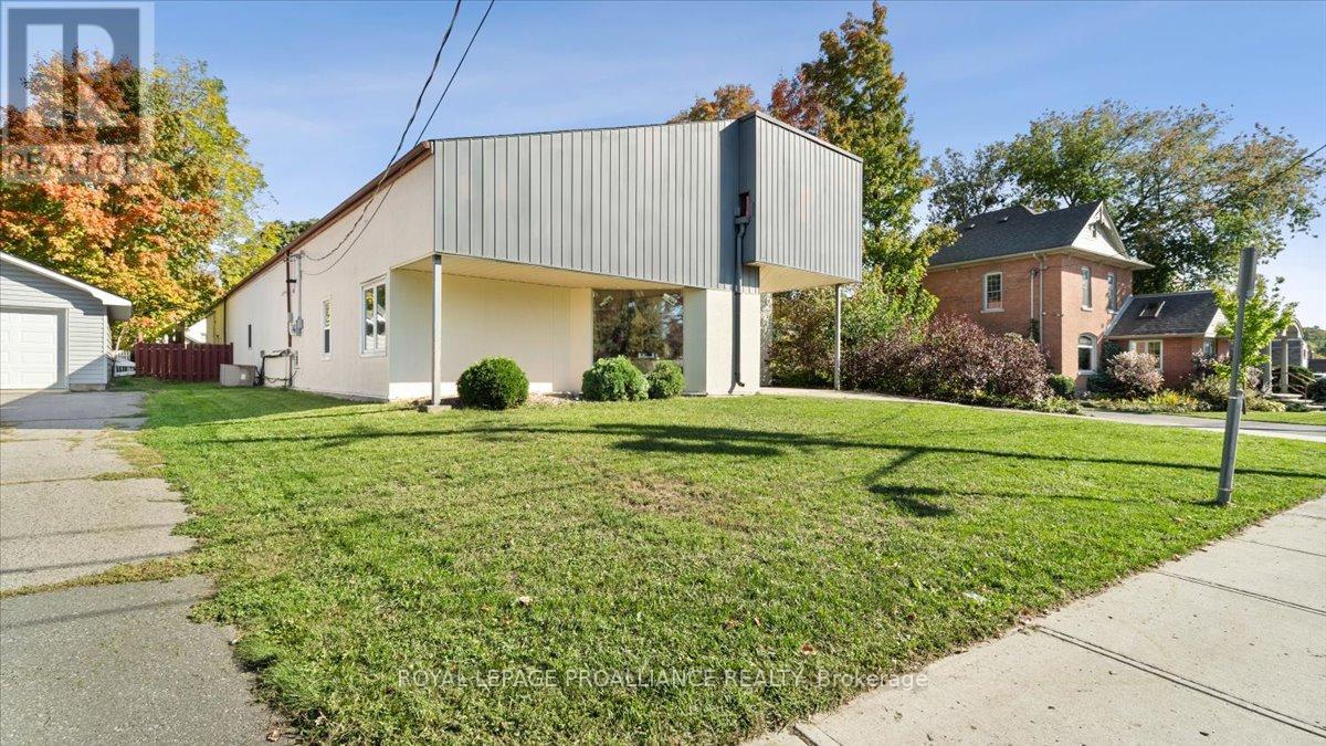 27 Doxsee Avenue N, Trent Hills (Campbellford), Ontario  K0L 1L0 - Photo 47 - X12442585
