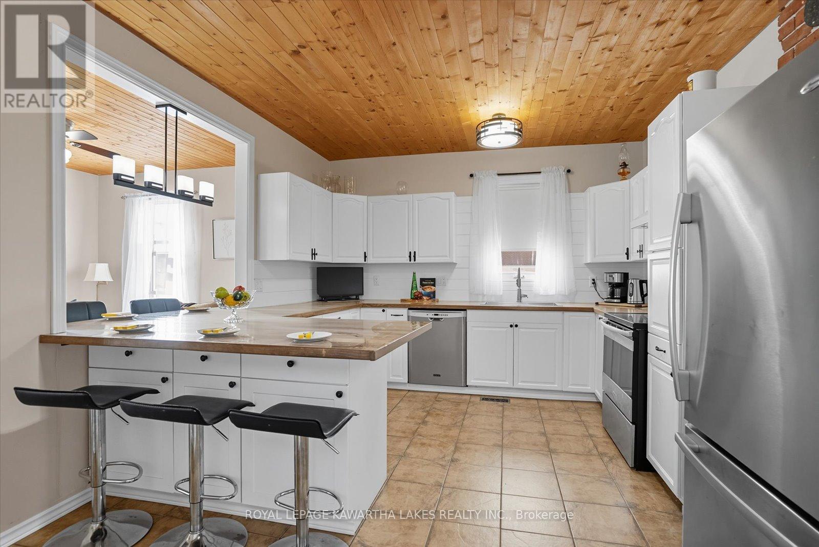 18 Mary Street W, Kawartha Lakes (Lindsay), Ontario  K9V 2N4 - Photo 14 - X12442674