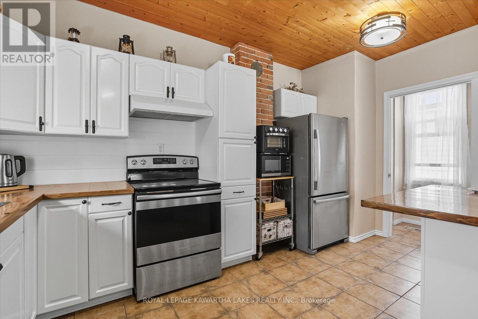 18 Mary Street W, Kawartha Lakes (Lindsay), Ontario  K9V 2N4 - Photo 16 - X12442674