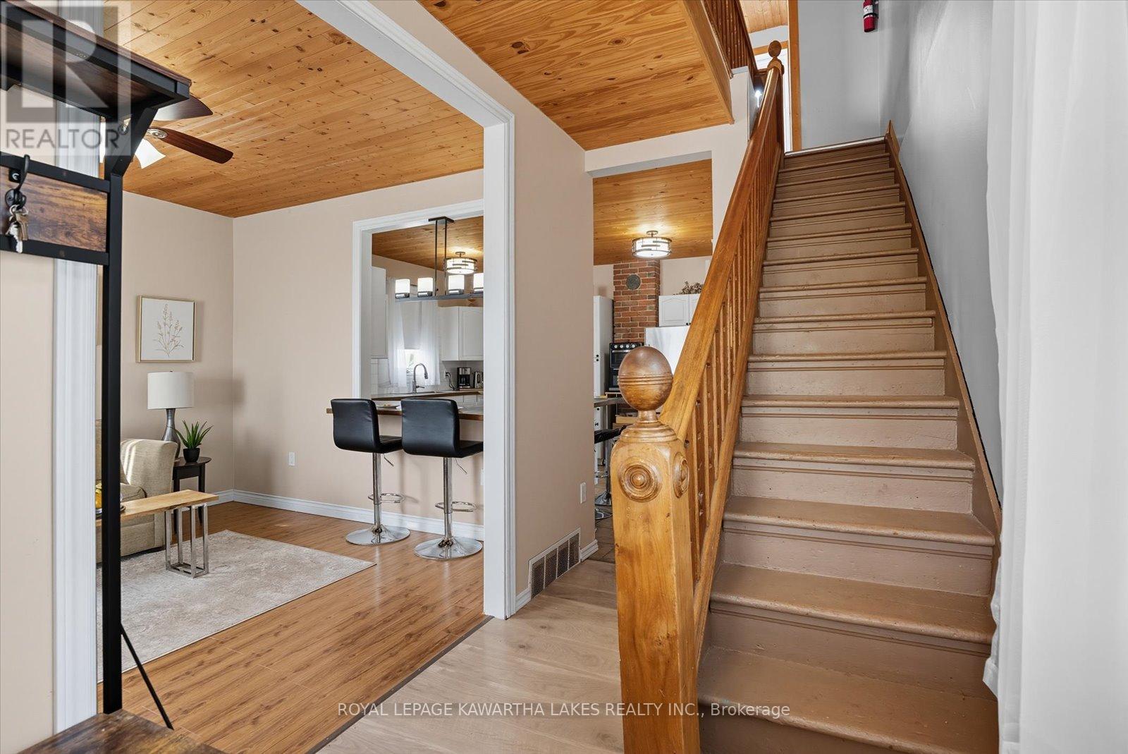 18 Mary Street W, Kawartha Lakes (Lindsay), Ontario  K9V 2N4 - Photo 8 - X12442674