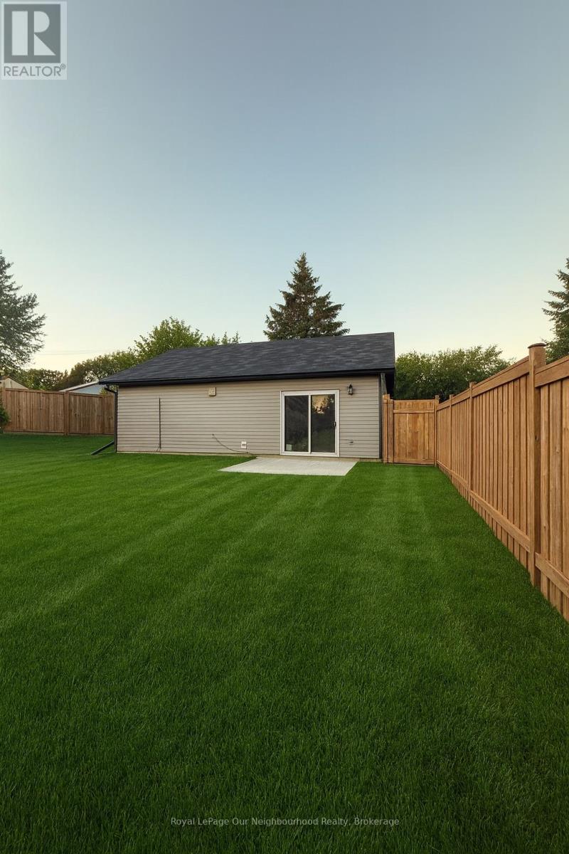 3 - 1123 Towerhill Court, Peterborough (Northcrest Ward 5), Ontario  K9H 7M6 - Photo 7 - X12442742