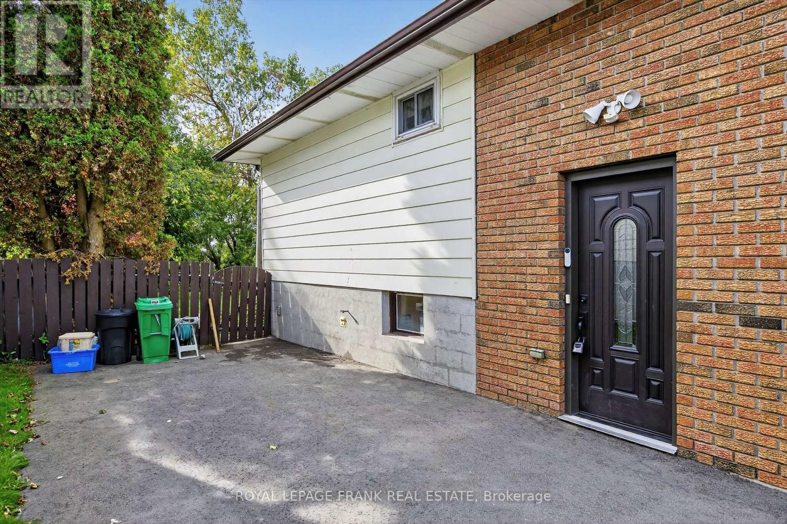393 Southpark Drive, Peterborough (Ashburnham Ward 4), Ontario  K9J 1C1 - Photo 3 - X12443077