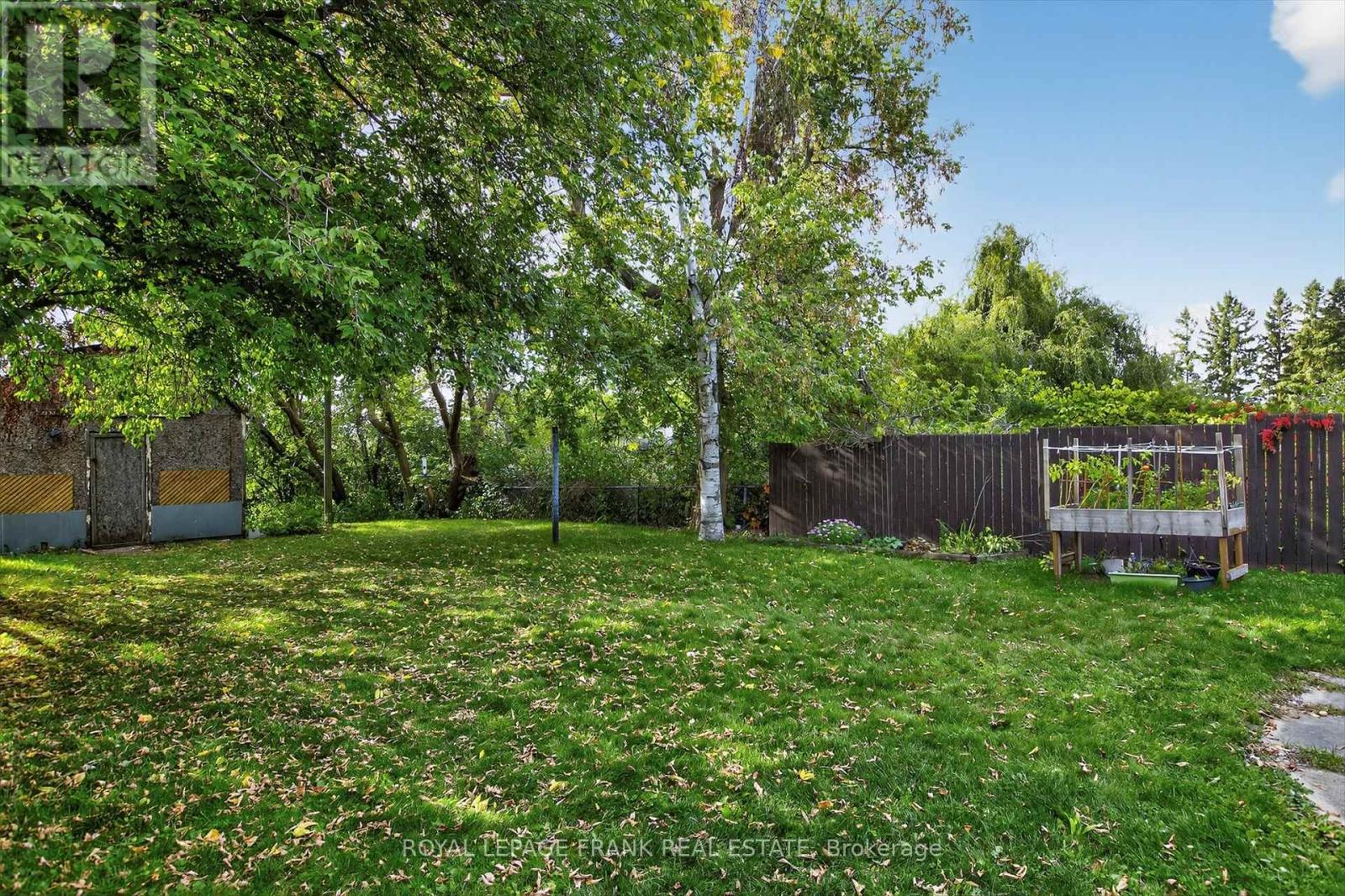 393 Southpark Drive, Peterborough (Ashburnham Ward 4), Ontario  K9J 1C1 - Photo 33 - X12443077