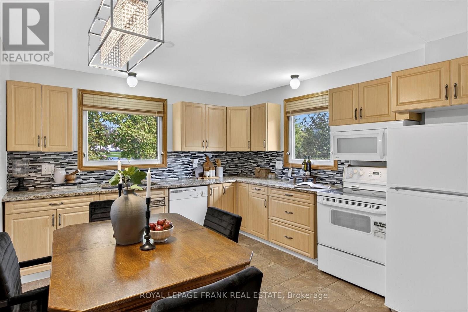 393 Southpark Drive, Peterborough (Ashburnham Ward 4), Ontario  K9J 1C1 - Photo 5 - X12443077