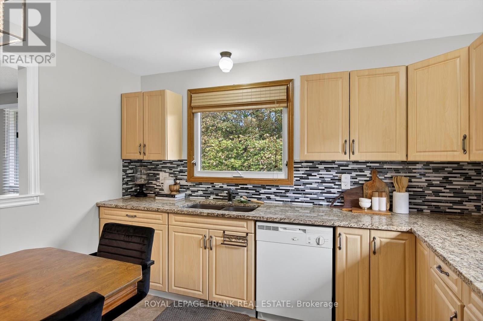 393 Southpark Drive, Peterborough (Ashburnham Ward 4), Ontario  K9J 1C1 - Photo 6 - X12443077