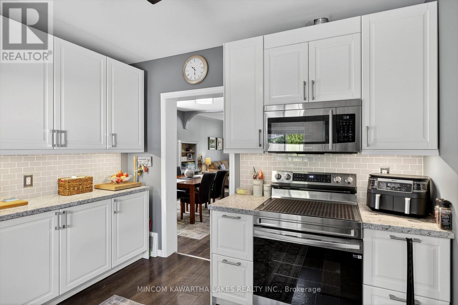 644 Lundys Lane, Peterborough (Otonabee Ward 1), Ontario  K9J 4J8 - Photo 10 - X12444020