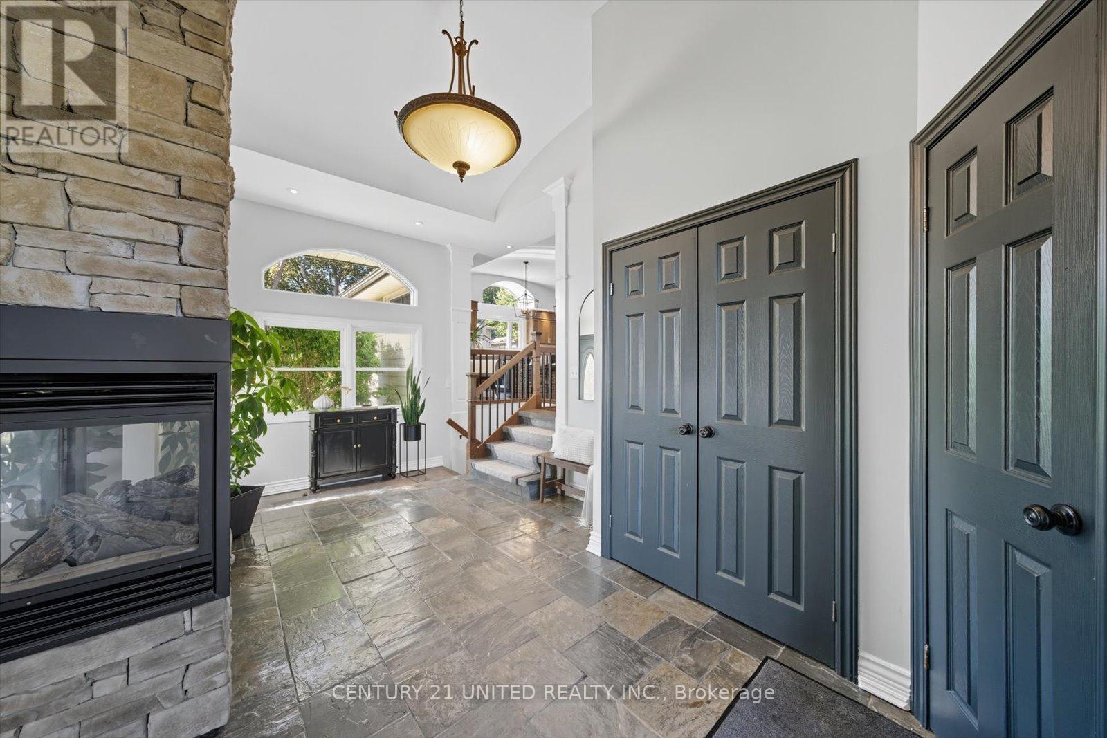 749 Spillsbury Drive, Peterborough (Otonabee Ward 1), Ontario  K9K 1K9 - Photo 10 - X12444054