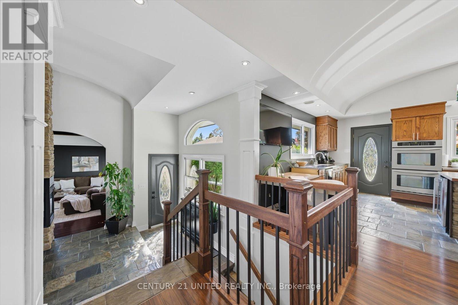 749 Spillsbury Drive, Peterborough (Otonabee Ward 1), Ontario  K9K 1K9 - Photo 12 - X12444054