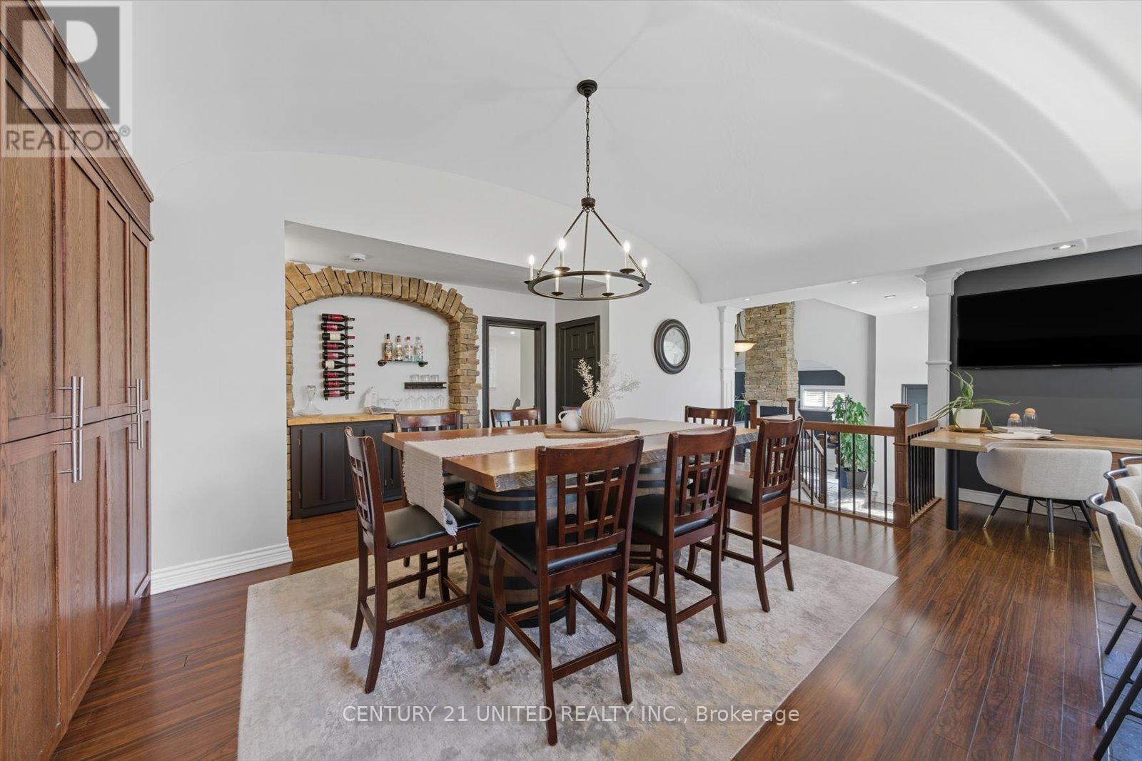 749 Spillsbury Drive, Peterborough (Otonabee Ward 1), Ontario  K9K 1K9 - Photo 14 - X12444054