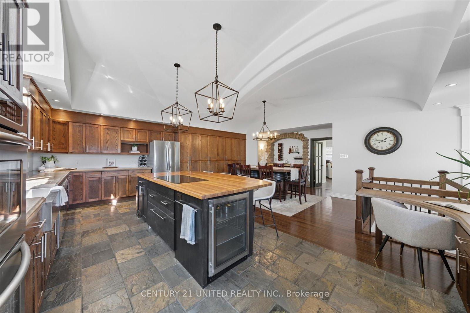 749 Spillsbury Drive, Peterborough (Otonabee Ward 1), Ontario  K9K 1K9 - Photo 18 - X12444054
