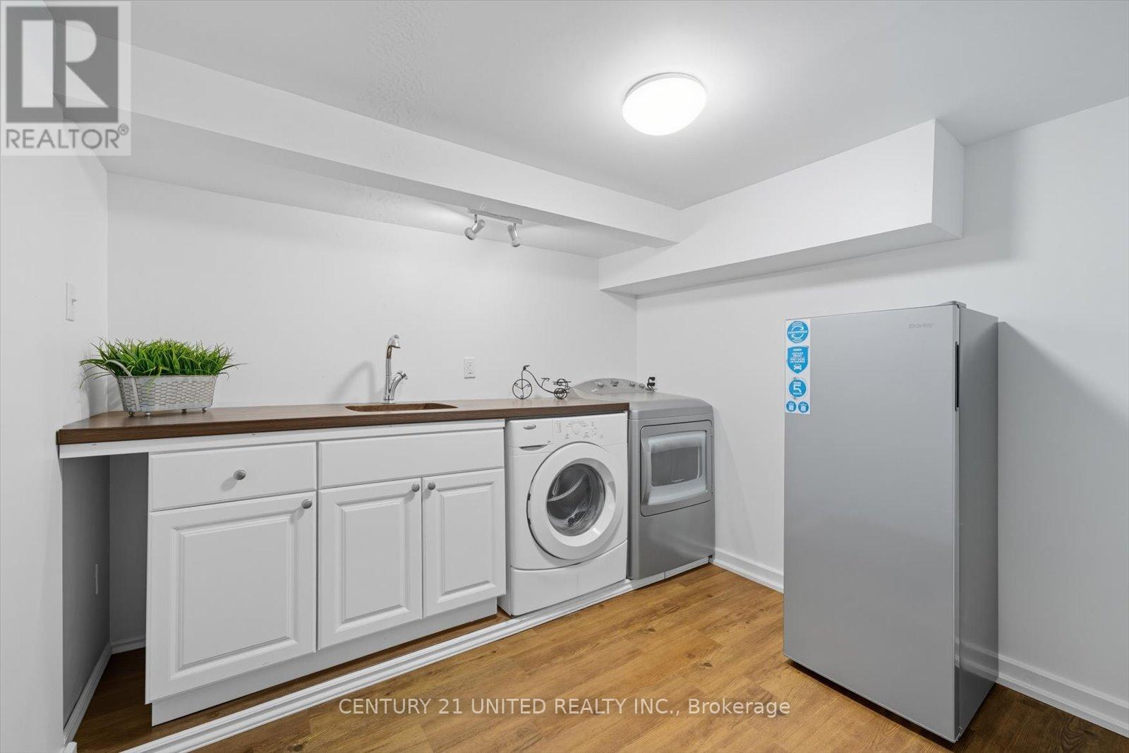 749 Spillsbury Drive, Peterborough (Otonabee Ward 1), Ontario  K9K 1K9 - Photo 27 - X12444054