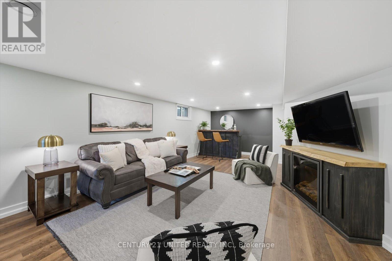 749 Spillsbury Drive, Peterborough (Otonabee Ward 1), Ontario  K9K 1K9 - Photo 28 - X12444054