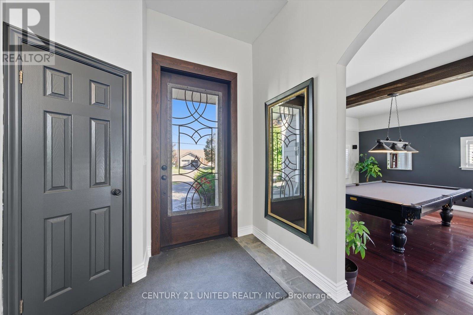 749 Spillsbury Drive, Peterborough (Otonabee Ward 1), Ontario  K9K 1K9 - Photo 4 - X12444054
