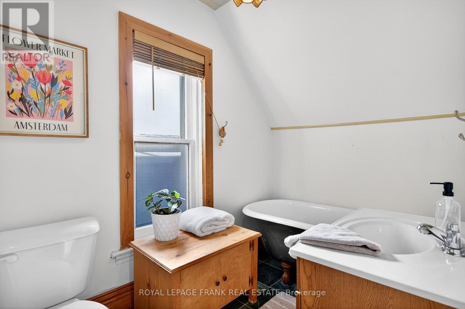 1217 Grandview Avenue, Peterborough (Otonabee Ward 1), Ontario  K9J 5P7 - Photo 33 - X12444988