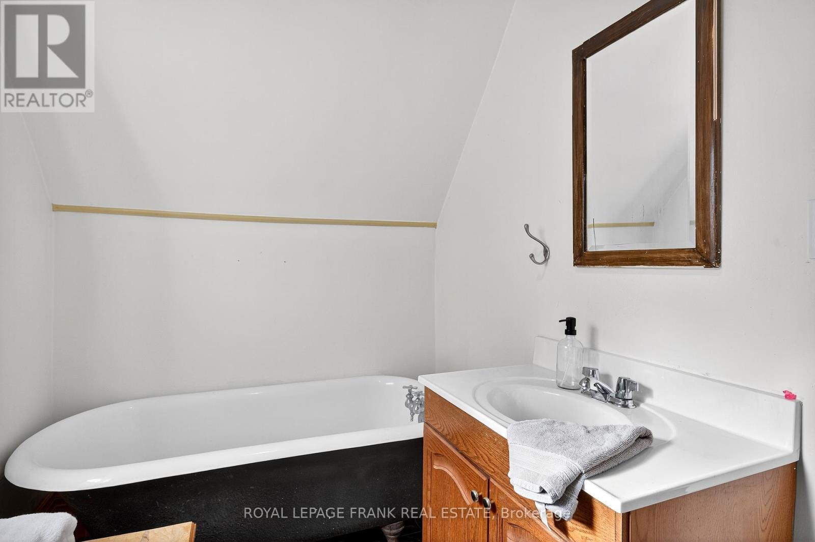 1217 Grandview Avenue, Peterborough (Otonabee Ward 1), Ontario  K9J 5P7 - Photo 34 - X12444988