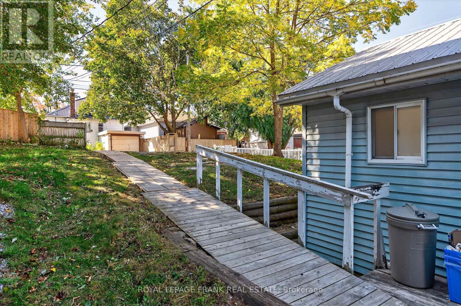 1217 Grandview Avenue, Peterborough (Otonabee Ward 1), Ontario  K9J 5P7 - Photo 37 - X12444988