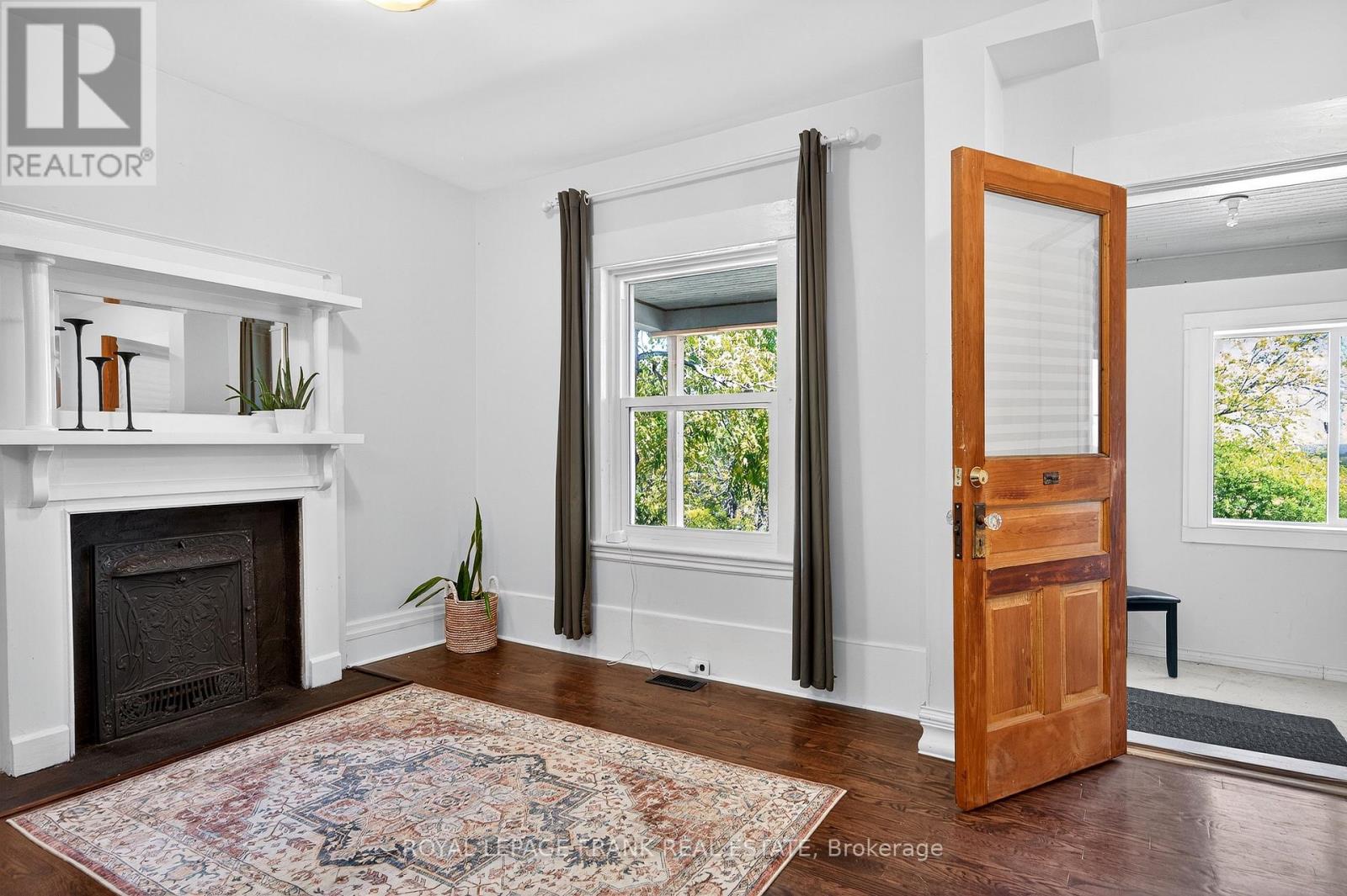1217 Grandview Avenue, Peterborough (Otonabee Ward 1), Ontario  K9J 5P7 - Photo 6 - X12444988