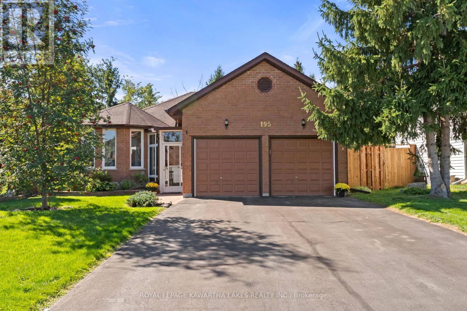 195 Elgin Street W, Kawartha Lakes (Lindsay), Ontario  K9V 6B1 - Photo 1 - X12445130