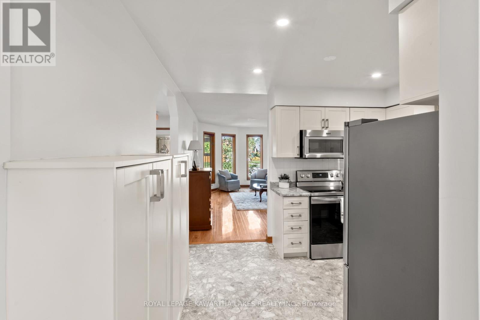 195 Elgin Street W, Kawartha Lakes (Lindsay), Ontario  K9V 6B1 - Photo 13 - X12445130