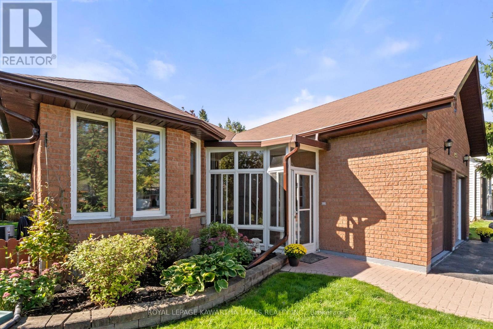 195 Elgin Street W, Kawartha Lakes (Lindsay), Ontario  K9V 6B1 - Photo 2 - X12445130