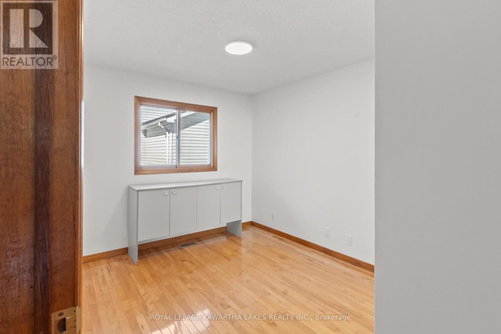 195 Elgin Street W, Kawartha Lakes (Lindsay), Ontario  K9V 6B1 - Photo 20 - X12445130