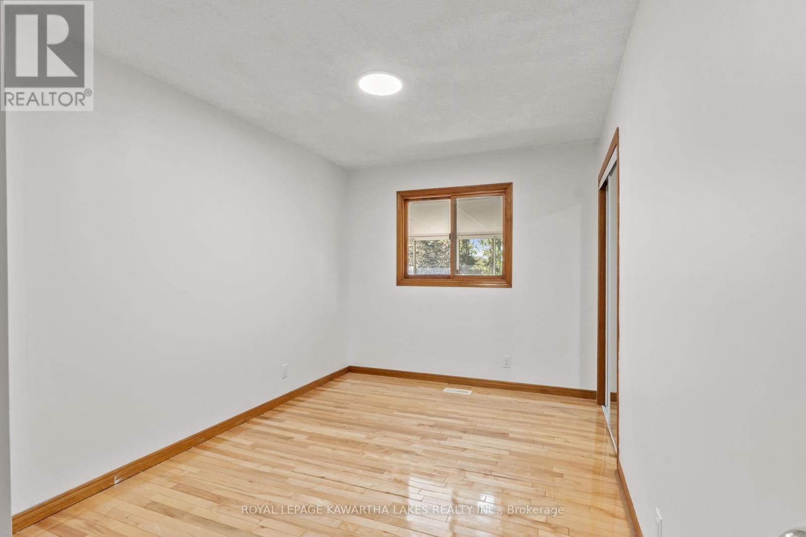 195 Elgin Street W, Kawartha Lakes (Lindsay), Ontario  K9V 6B1 - Photo 22 - X12445130