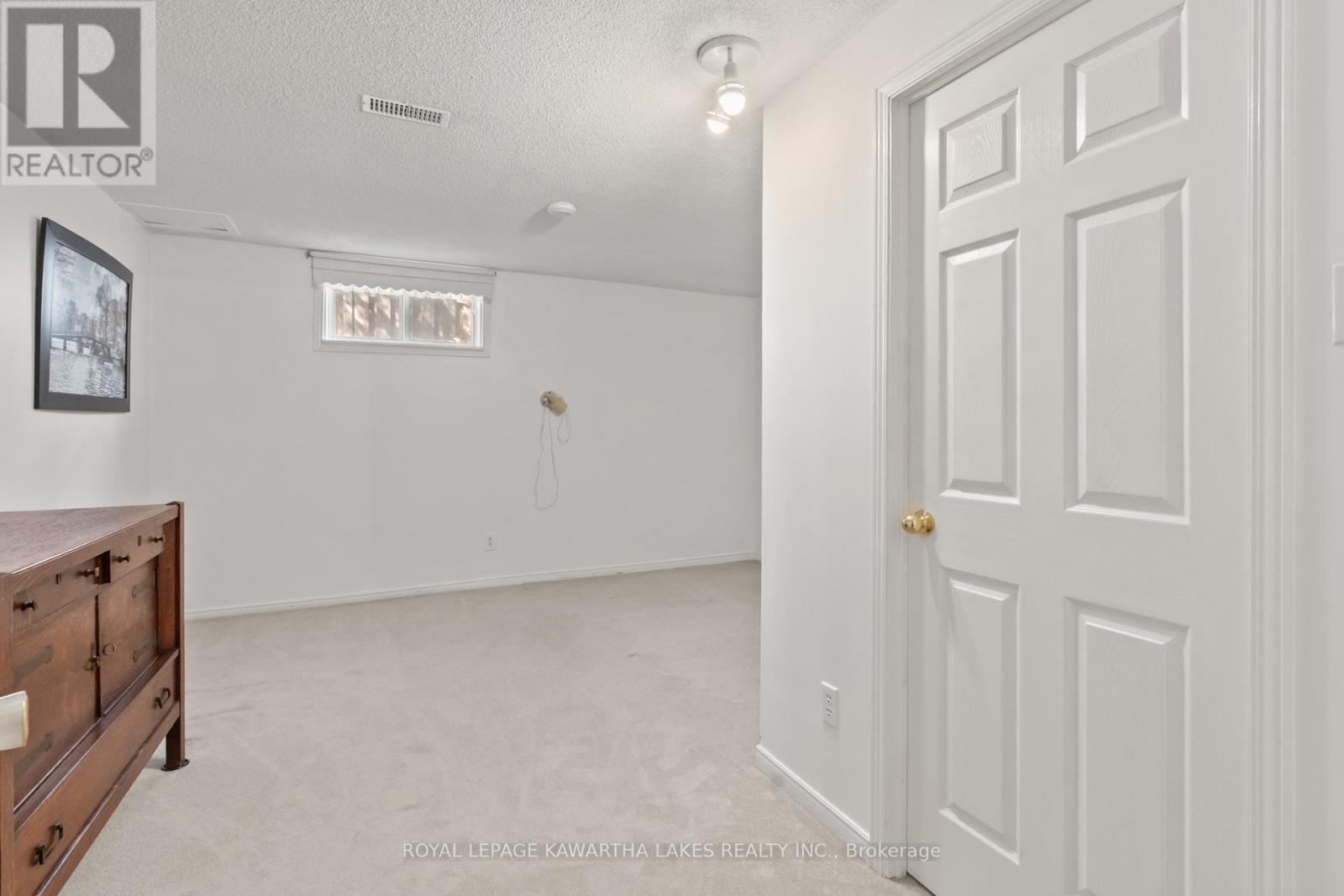 195 Elgin Street W, Kawartha Lakes (Lindsay), Ontario  K9V 6B1 - Photo 30 - X12445130